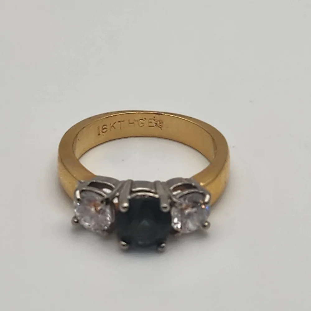 Vintage 18KT HGE Blue & Clear Cubic Zirconia Ring (7)